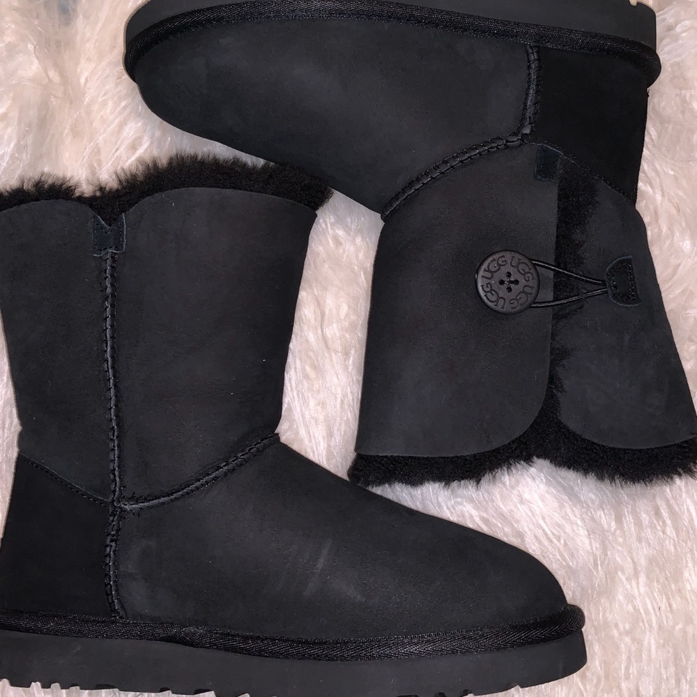 UGG Bailey Button II Boot - Picture 4 of 9